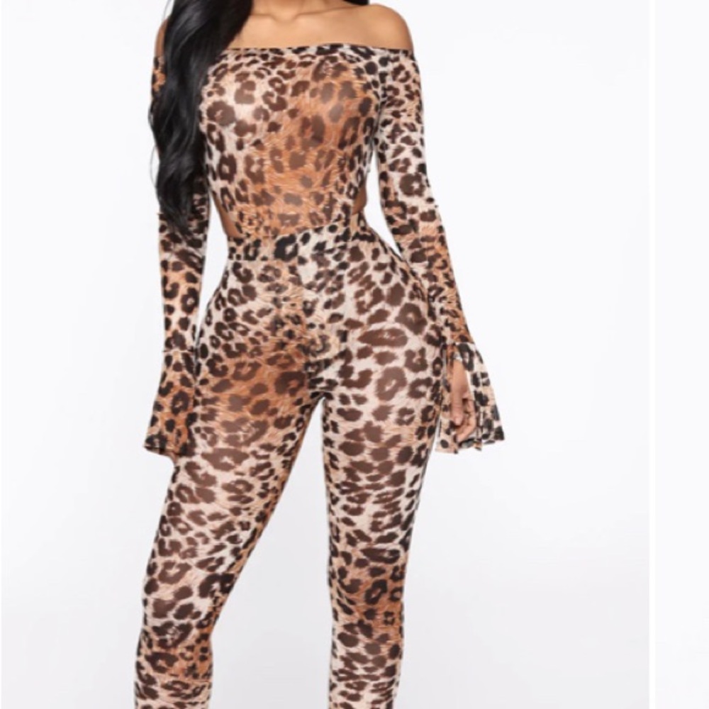 Bodysuit with leggings from fashion nova material is very stretchy